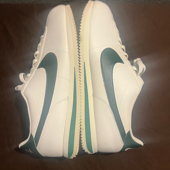 COPY - White and Green Sneakers Nike Cortez Gorge Green Women 16.5 - Picture 1 of 9